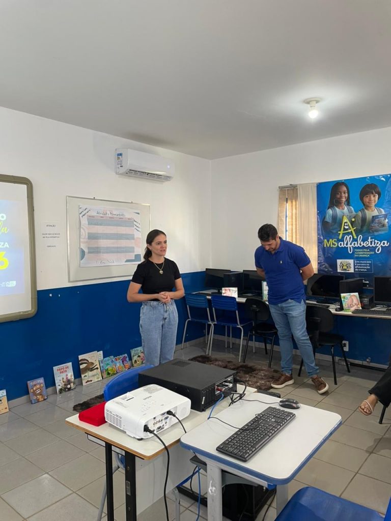 Secretária Thaiz Leite celebra Selo Ouro e reconhece trabalho da equipe de alfabetização