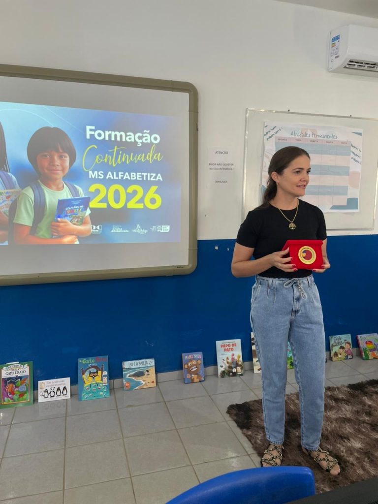 Secretária Thaiz Leite celebra Selo Ouro e reconhece trabalho da equipe de alfabetização