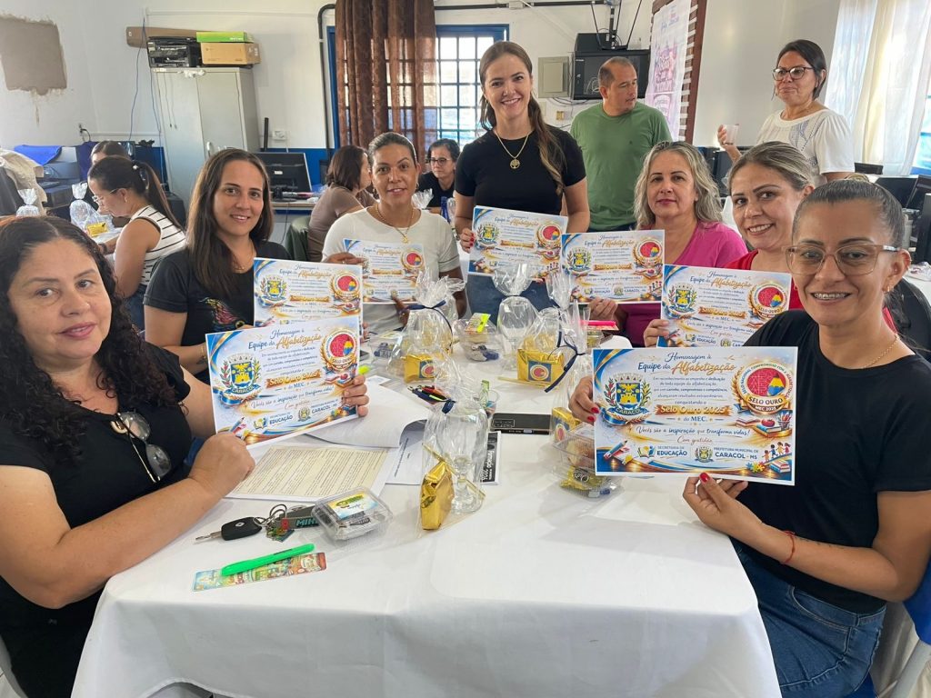 Secretária Thaiz Leite celebra Selo Ouro e reconhece trabalho da equipe de alfabetização