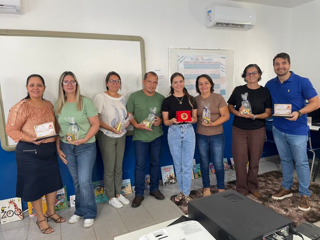 Secretária Thaiz Leite celebra Selo Ouro e reconhece trabalho da equipe de alfabetização