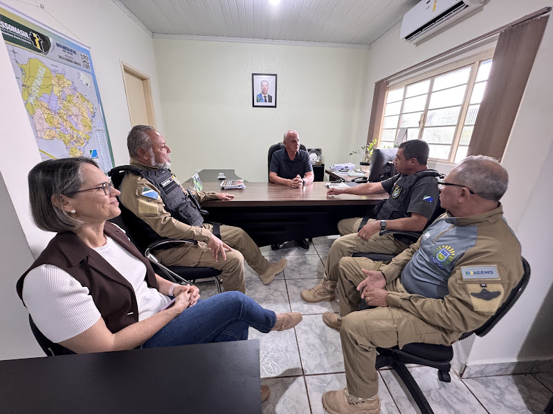 Equipe da AGEMS cumpre agenda de orientação e fiscalização sobre transporte irregular em Caracol