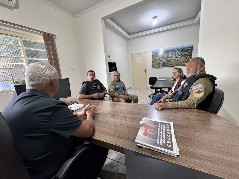 Equipe da AGEMS cumpre agenda de orientação e fiscalização sobre transporte irregular em Caracol