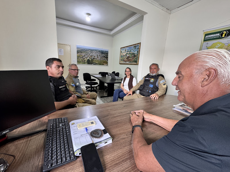 Equipe da AGEMS cumpre agenda de orientação e fiscalização sobre transporte irregular em Caracol