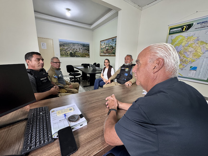Equipe da AGEMS cumpre agenda de orientação e fiscalização sobre transporte irregular em Caracol