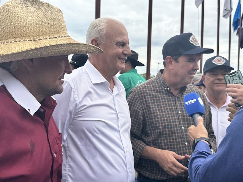 Patrão Preguinho e diretoria comemoram sucesso do 41º Encontro de Laço