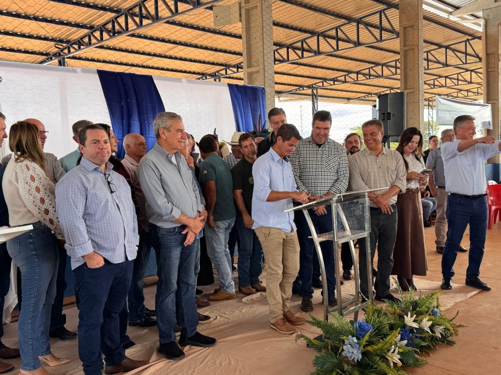 Governador Eduardo Riedel e prefeito Rogério Torquetti lançam novas obras no aniversário de Tacuru