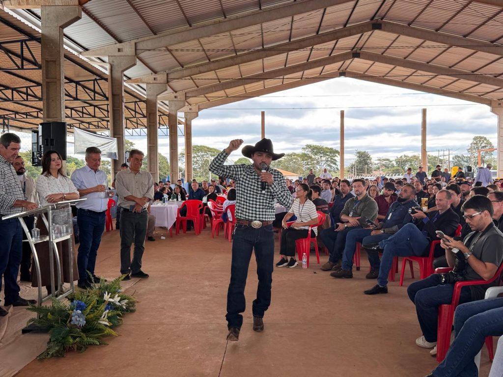 Governador Eduardo Riedel e prefeito Rogério Torquetti lançam novas obras no aniversário de Tacuru