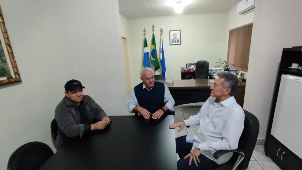Deputado Roberto Hashioka visita prefeito Neco Pagliosa em Caracol
