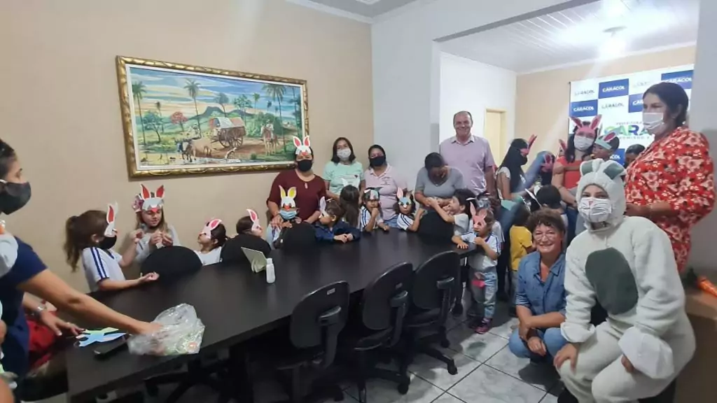 Alunos do CEIM Hermito Benigno de Souza realizaram visita surpresa ao prefeito e primeira-dama de Caracol Alunos do CEIM Hermito Benigno de Souza realizaram visita surpresa ao prefeito e primeira-dama de Caracol