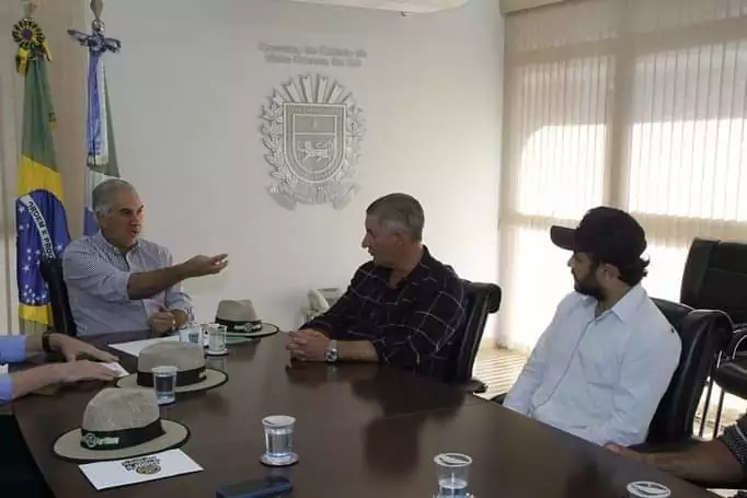 Em Campo Grande, Prefeito e Vice-Prefeito de Tacuru assinam convênio para aquisição de terreno para Parque Industrial Em Campo Grande, Prefeito e Vice-Prefeito de Tacuru assinam convênio para aquisição de terreno para Parque Industrial