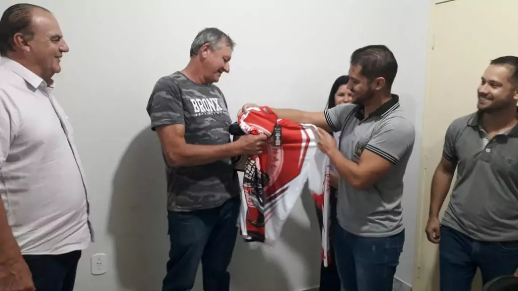 Após 37 anos de serviços prestados ao município, Doroci Souza Neto se aposenta em Caracol Após 37 anos de serviços prestados ao município, Doroci Souza Neto se aposenta em Caracol