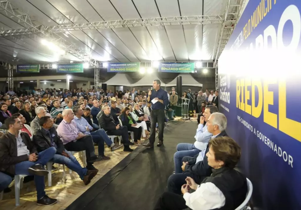 Ato em apoio a Riedel reúne 500 vereadores dos 79 municípios do Estado na Capital Ato em apoio a Riedel reúne 500 vereadores dos 79 municípios do Estado na Capital