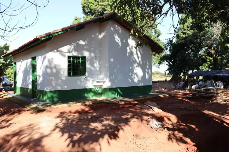 Em Juti, Gilson, Bel e vereadores entregam duas casas do projeto de Substituição de Moradias Precárias nesta segunda