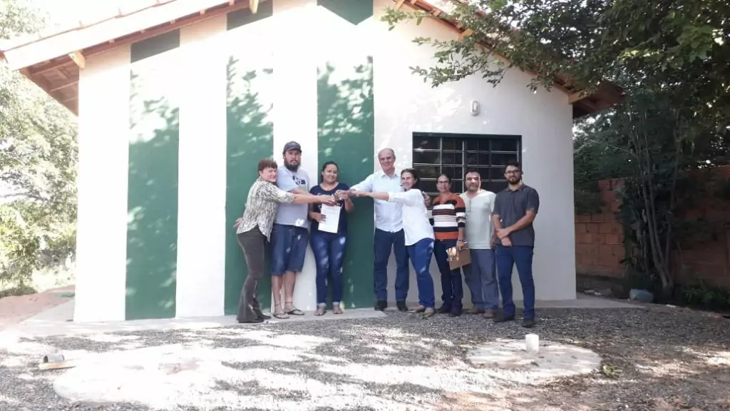 Em clima de emoção e alegria, prefeito Neco Pagliosa entrega casas aos moradores