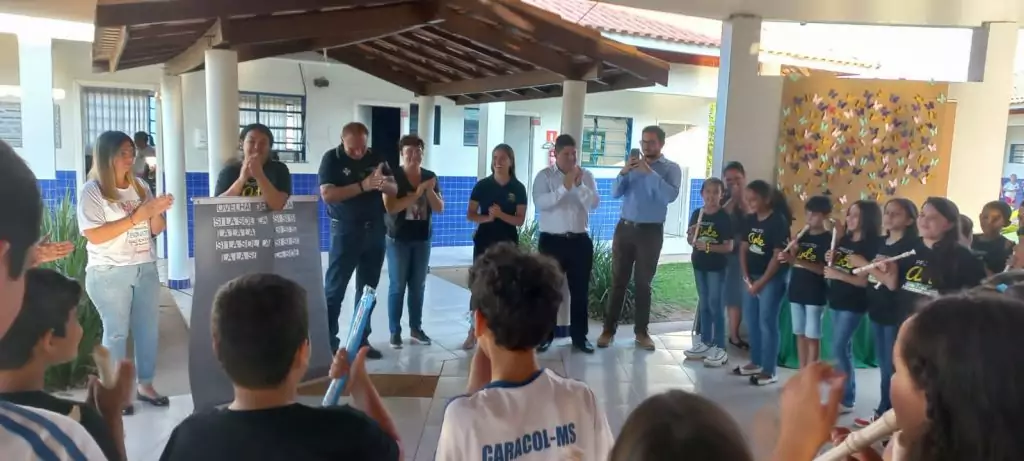 Em Caracol, projeto Arte com Música recebe 90 flautas da Cooperativa SICREDI Em Caracol, projeto Arte com Música recebe 90 flautas da Cooperativa SICREDI