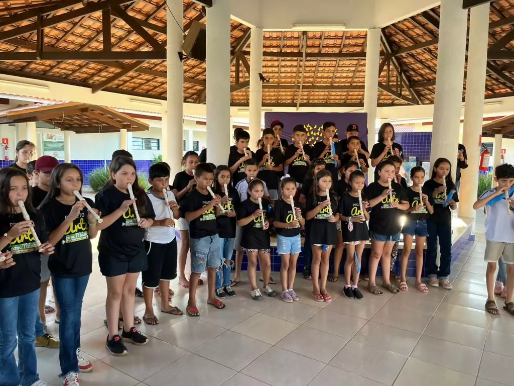 Em Caracol, projeto Arte com Música recebe 90 flautas da Cooperativa SICREDI Em Caracol, projeto Arte com Música recebe 90 flautas da Cooperativa SICREDI