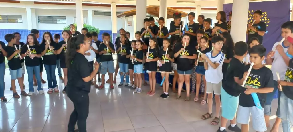 Em Caracol, projeto Arte com Música recebe 90 flautas da Cooperativa SICREDI Em Caracol, projeto Arte com Música recebe 90 flautas da Cooperativa SICREDI