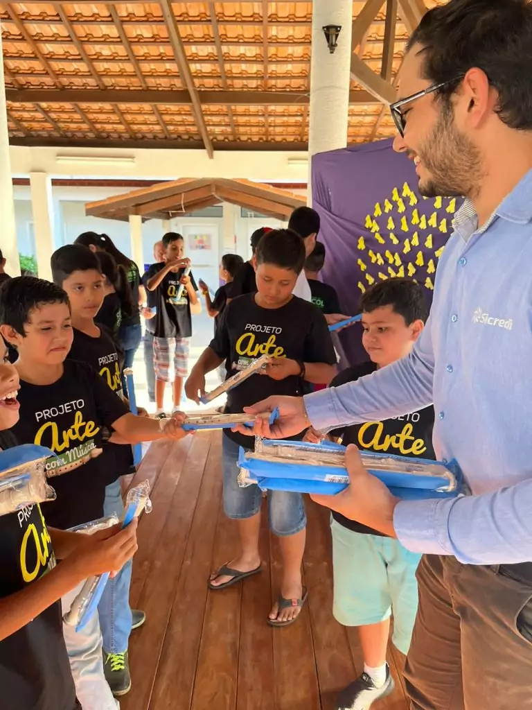 Em Caracol, projeto Arte com Música recebe 90 flautas da Cooperativa SICREDI Em Caracol, projeto Arte com Música recebe 90 flautas da Cooperativa SICREDI
