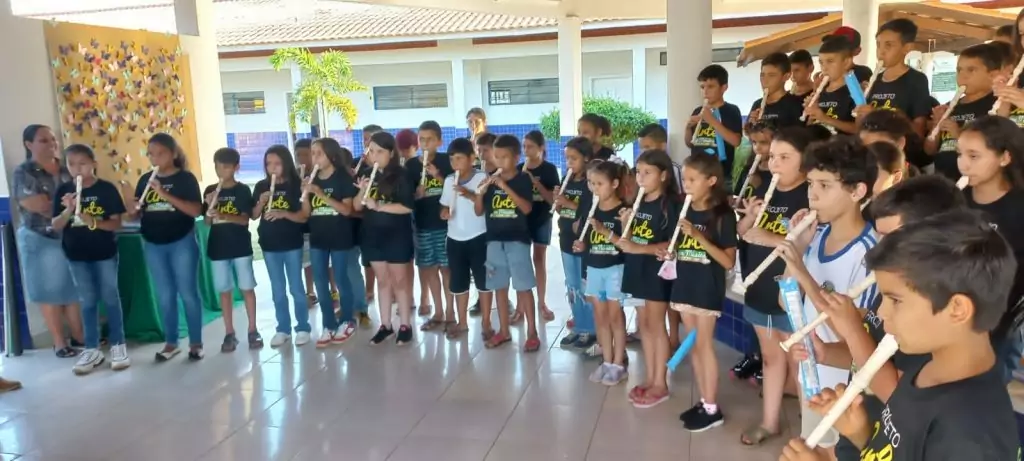 Em Caracol, projeto Arte com Música recebe 90 flautas da Cooperativa SICREDI Em Caracol, projeto Arte com Música recebe 90 flautas da Cooperativa SICREDI