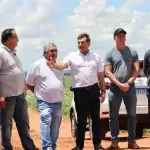 Valter Brito acompanha Dr. Bandeira e Chico Piroli em visita técnica aos serviços na estrada Nova Esperança