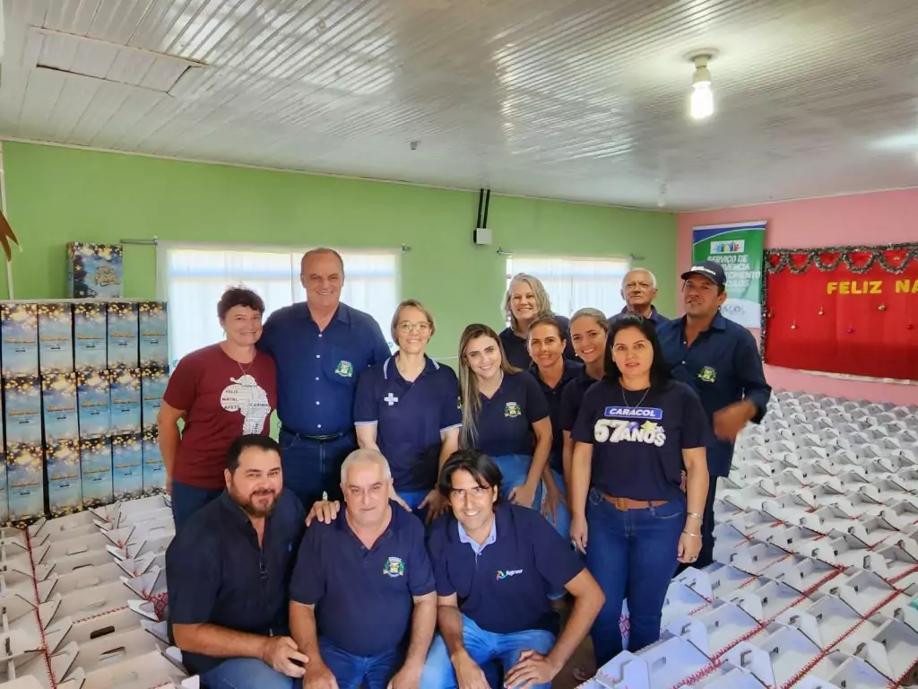 Prefeitura de Caracol presenteia servidores municipais com Cesta de Natal Prefeitura de Caracol presenteia servidores municipais com Cesta de Natal