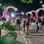 Com muita emoção e alegria, multidão prestigia inauguração da Iluminação Natalina de Caracol Com muita emoção e alegria, multidão prestigia inauguração da Iluminação Natalina de Caracol