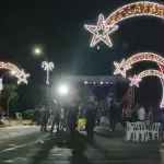 Com muita emoção e alegria, multidão prestigia inauguração da Iluminação Natalina de Caracol Com muita emoção e alegria, multidão prestigia inauguração da Iluminação Natalina de Caracol