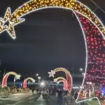 Com muita emoção e alegria, multidão prestigia inauguração da Iluminação Natalina de Caracol Com muita emoção e alegria, multidão prestigia inauguração da Iluminação Natalina de Caracol