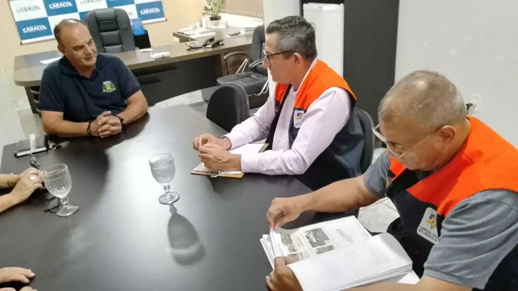 Prefeito de Caracol e Defesa Civil Estadual debatem novas medidas para enfrentar prejuízos causados por temporal