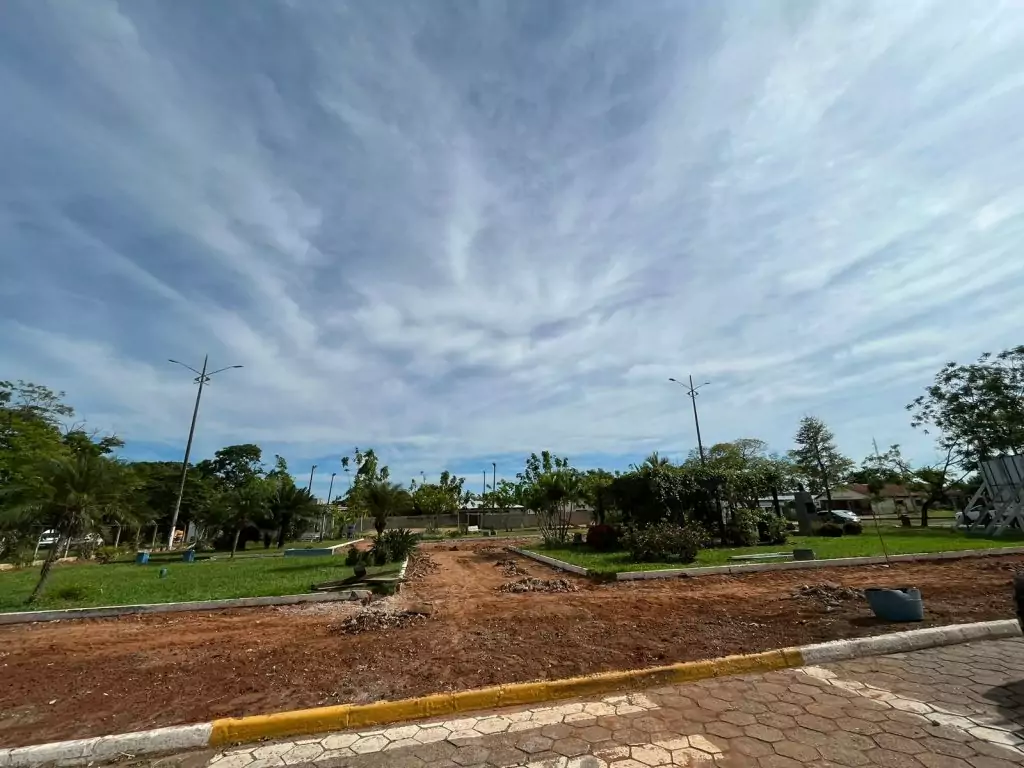 Neco Pagliosa comemora início da reforma da Praça Primeiro de Maio em Caracol