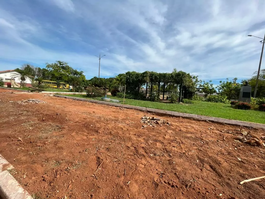 Neco Pagliosa comemora início da reforma da Praça Primeiro de Maio em Caracol