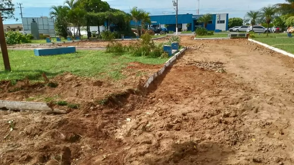 Neco Pagliosa comemora início da reforma da Praça Primeiro de Maio em Caracol