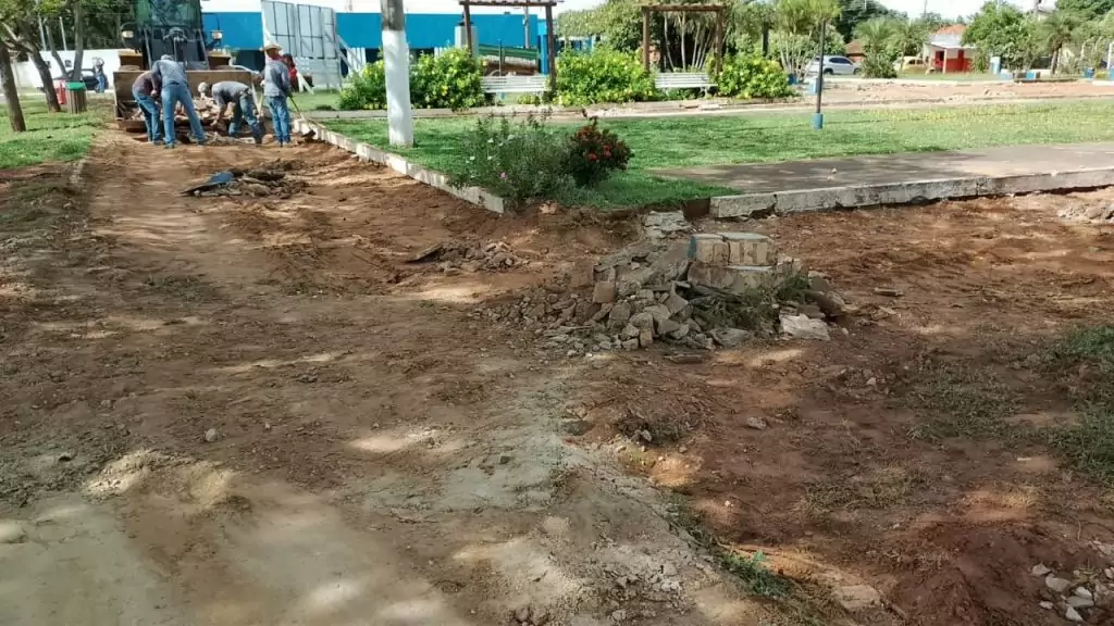Neco Pagliosa comemora início da reforma da Praça Primeiro de Maio em Caracol