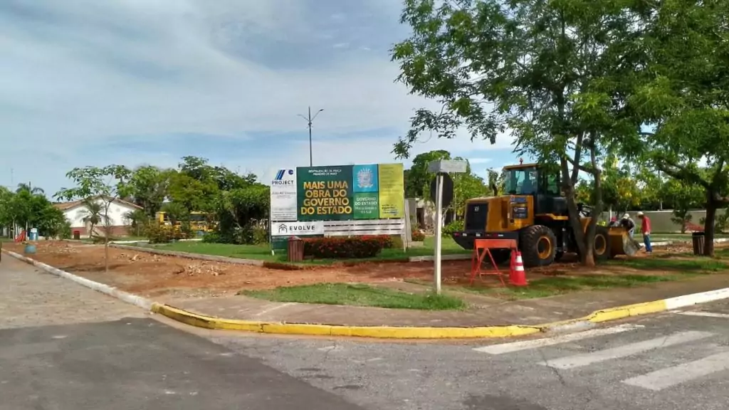 Neco Pagliosa comemora início da reforma da Praça Primeiro de Maio em Caracol