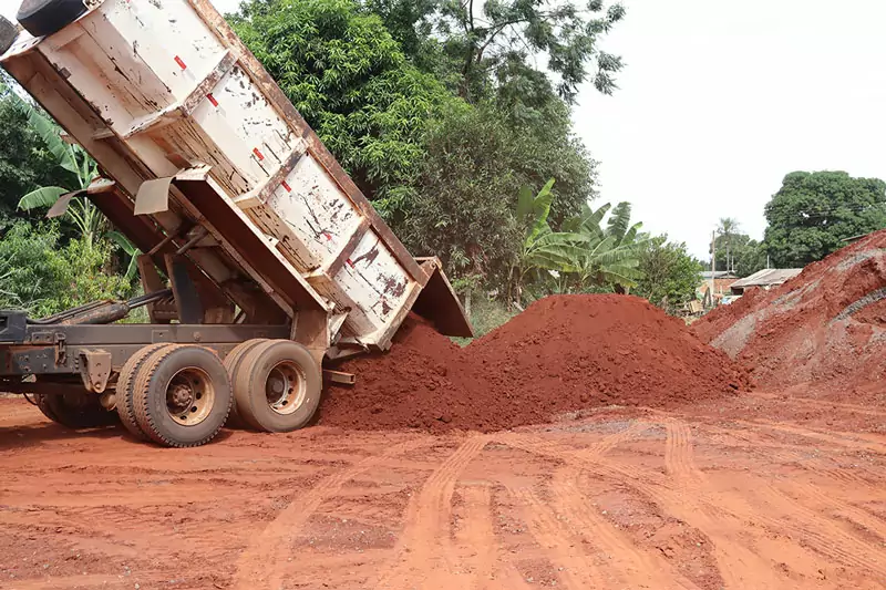 Prefeito Gilson comemora o avanço do maior projeto de asfalto da história de Juti Prefeito Gilson comemora o avanço do maior projeto de asfalto da história de Juti