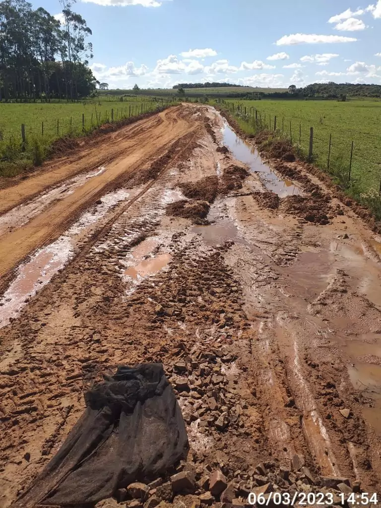 Após chuvas comprometerem 100% da malha municipal, Dr. Bandeira autoriza intensificação de manutenção das estradas de Amambai