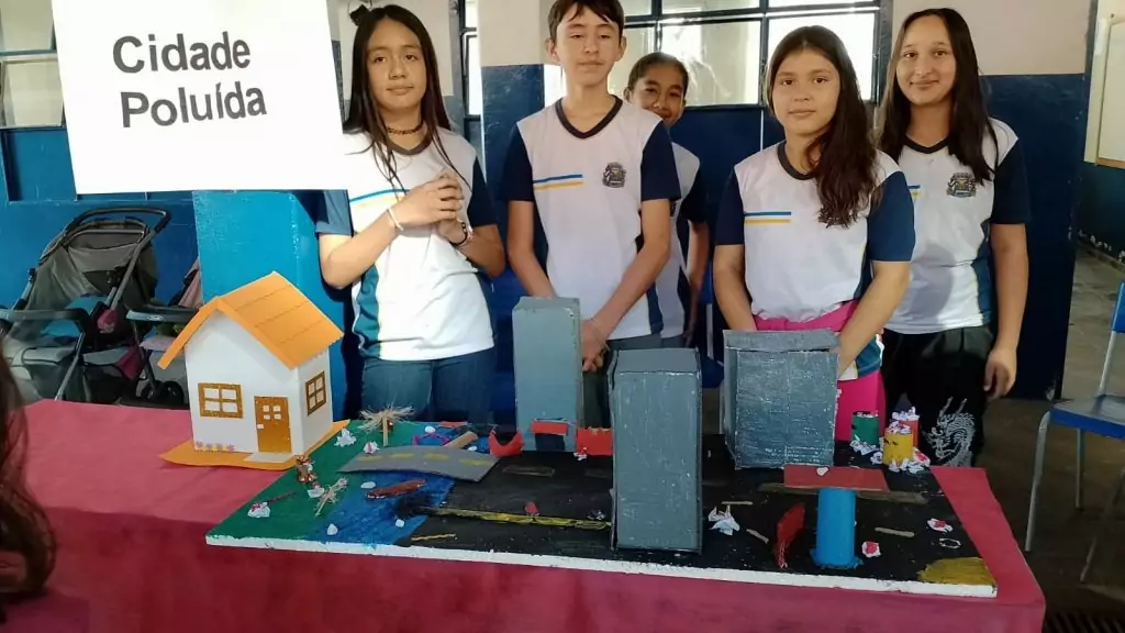 Escolas municipais realizaram Feira de Ciências para apresentação de projetos, pesquisas e experimentos dos alunos Escolas municipais realizaram Feira de Ciências para apresentação de projetos, pesquisas e experimentos dos alunos