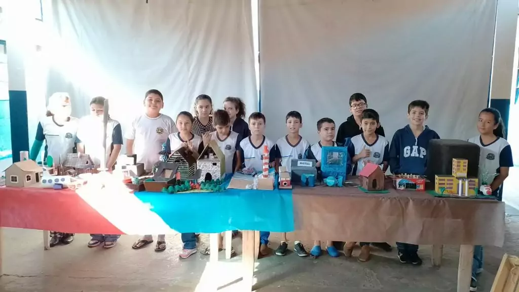 Escolas municipais realizaram Feira de Ciências para apresentação de projetos, pesquisas e experimentos dos alunos Escolas municipais realizaram Feira de Ciências para apresentação de projetos, pesquisas e experimentos dos alunos
