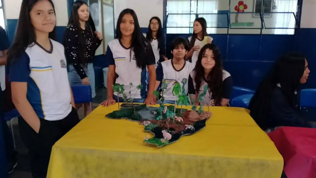 Escolas municipais realizaram Feira de Ciências para apresentação de projetos, pesquisas e experimentos dos alunos Escolas municipais realizaram Feira de Ciências para apresentação de projetos, pesquisas e experimentos dos alunos