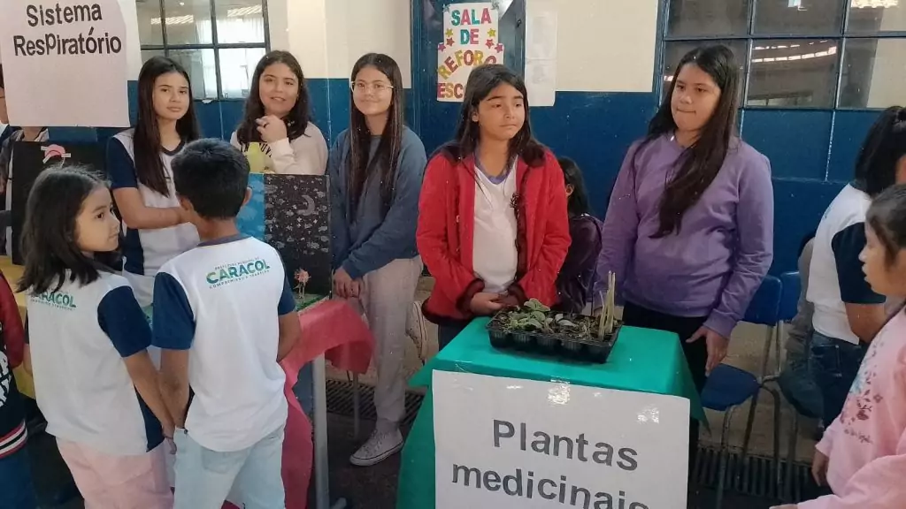 Escolas municipais realizaram Feira de Ciências para apresentação de projetos, pesquisas e experimentos dos alunos Escolas municipais realizaram Feira de Ciências para apresentação de projetos, pesquisas e experimentos dos alunos