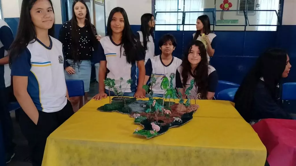Escolas municipais realizaram Feira de Ciências para apresentação de projetos, pesquisas e experimentos dos alunos Escolas municipais realizaram Feira de Ciências para apresentação de projetos, pesquisas e experimentos dos alunos