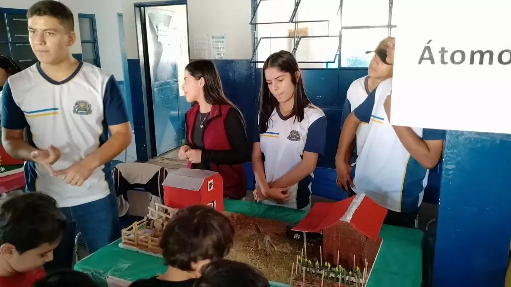 Escolas municipais realizaram Feira de Ciências para apresentação de projetos, pesquisas e experimentos dos alunos