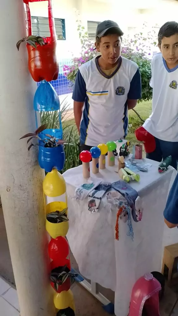 Escolas municipais realizaram Feira de Ciências para apresentação de projetos, pesquisas e experimentos dos alunos Escolas municipais realizaram Feira de Ciências para apresentação de projetos, pesquisas e experimentos dos alunos