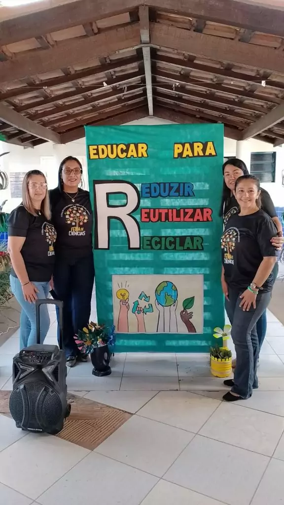 Escolas municipais realizaram Feira de Ciências para apresentação de projetos, pesquisas e experimentos dos alunos Escolas municipais realizaram Feira de Ciências para apresentação de projetos, pesquisas e experimentos dos alunos