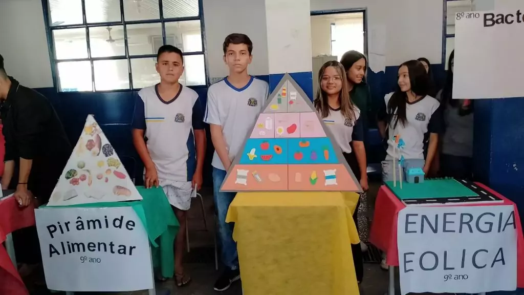 Escolas municipais realizaram Feira de Ciências para apresentação de projetos, pesquisas e experimentos dos alunos Escolas municipais realizaram Feira de Ciências para apresentação de projetos, pesquisas e experimentos dos alunos