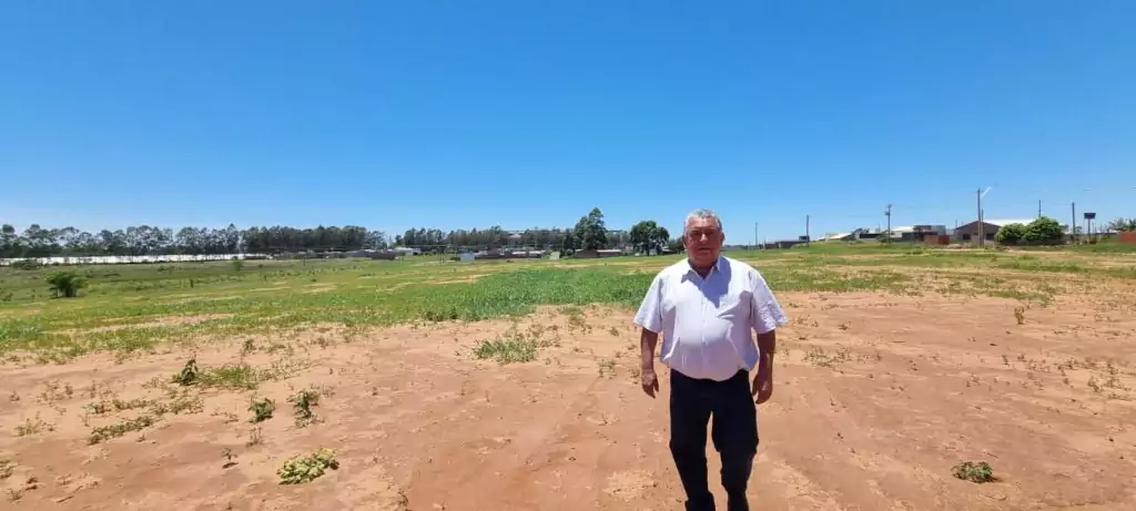 Brito visita obras no Pôr do Sol 2 e local das futuras casas no Residencial Analy