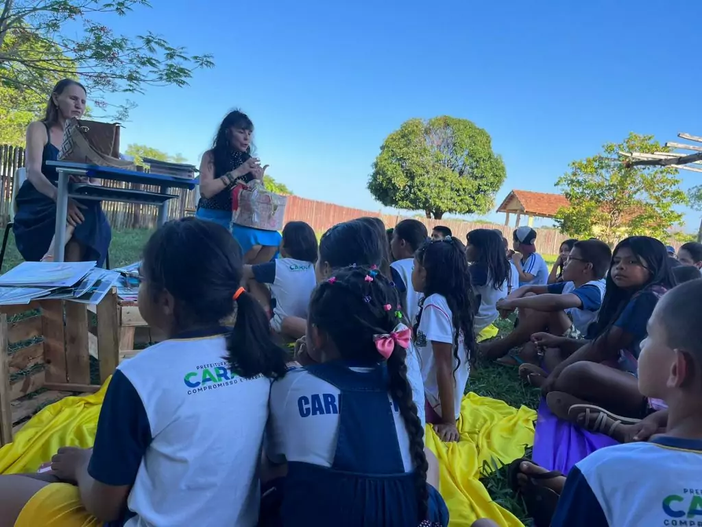 Escritora Sul-Mato-Grossense Sandra Andrade participa de Contação de Histórias com alunos da rede municipal de Caracol Escritora Sul-Mato-Grossense Sandra Andrade participa de Contação de Histórias com alunos da rede municipal de Caracol