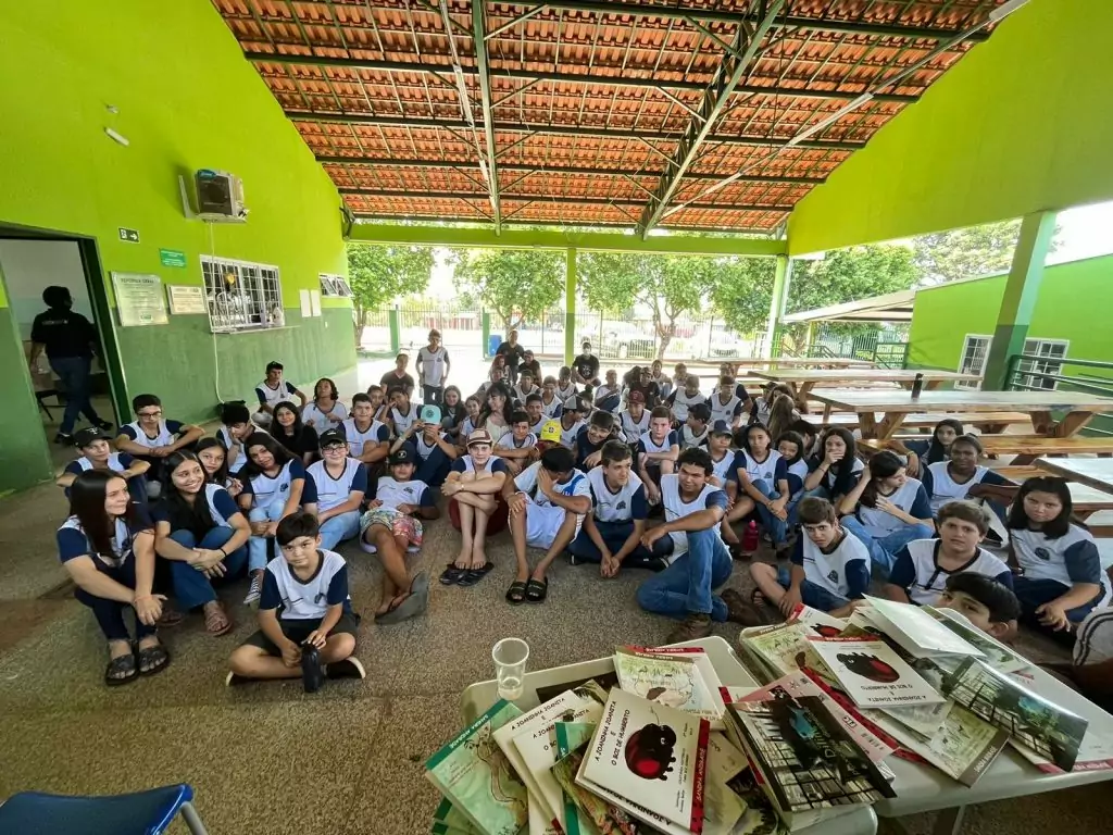 Escritora Sul-Mato-Grossense Sandra Andrade participa de Contação de Histórias com alunos da rede municipal de Caracol Escritora Sul-Mato-Grossense Sandra Andrade participa de Contação de Histórias com alunos da rede municipal de Caracol