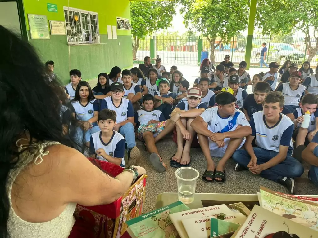 Escritora Sul-Mato-Grossense Sandra Andrade participa de Contação de Histórias com alunos da rede municipal de Caracol Escritora Sul-Mato-Grossense Sandra Andrade participa de Contação de Histórias com alunos da rede municipal de Caracol