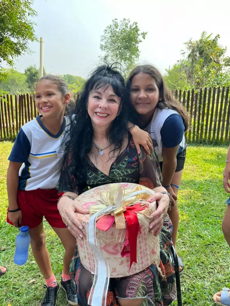 Escritora Sul-Mato-Grossense Sandra Andrade participa de Contação de Histórias com alunos da rede municipal de Caracol Escritora Sul-Mato-Grossense Sandra Andrade participa de Contação de Histórias com alunos da rede municipal de Caracol